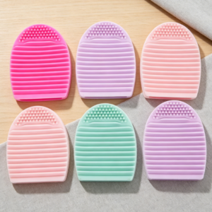 Multifunctional silicone brush cleaning box; all-in-one tool for cleaning and storing makeup brushes, sponges, and puffs